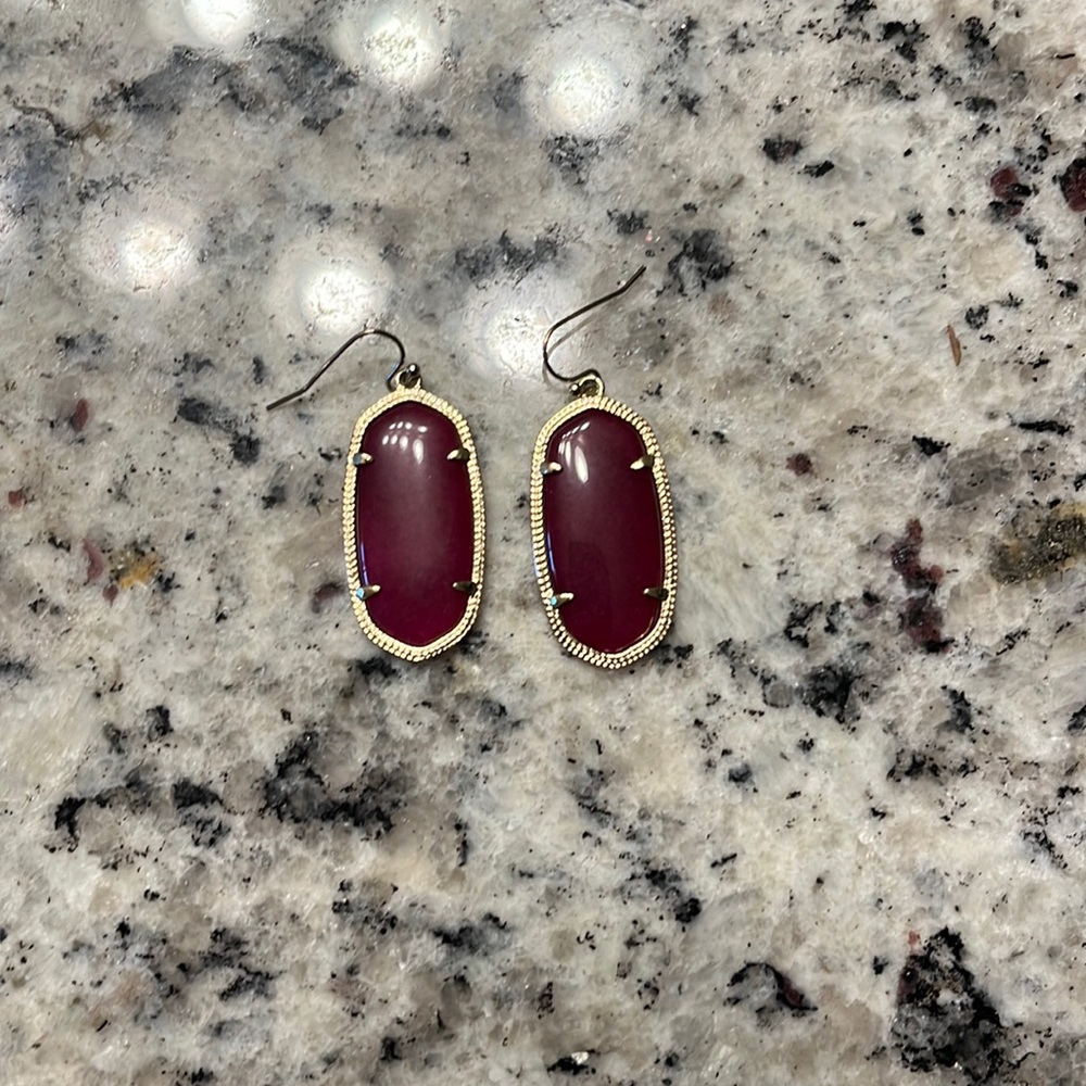 Kendra Scott Elle maroon earrings